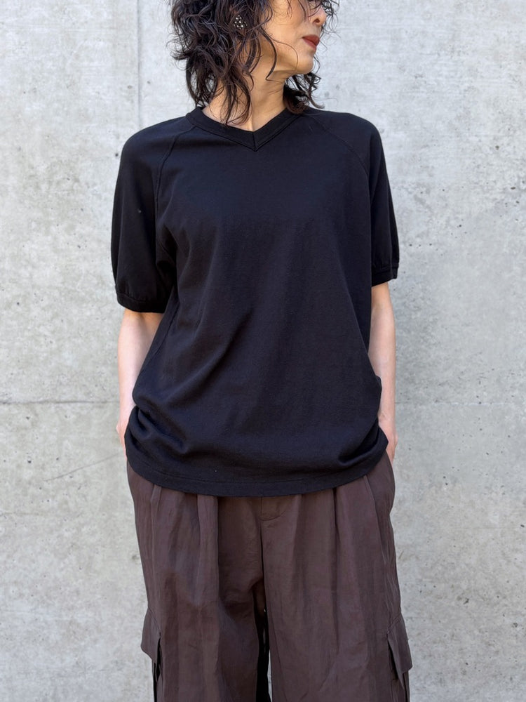 SOPHIE TALKS ABOUT THE WEATHER / VネックリンガーTシャツ / BLACK / COM-26S-CU06