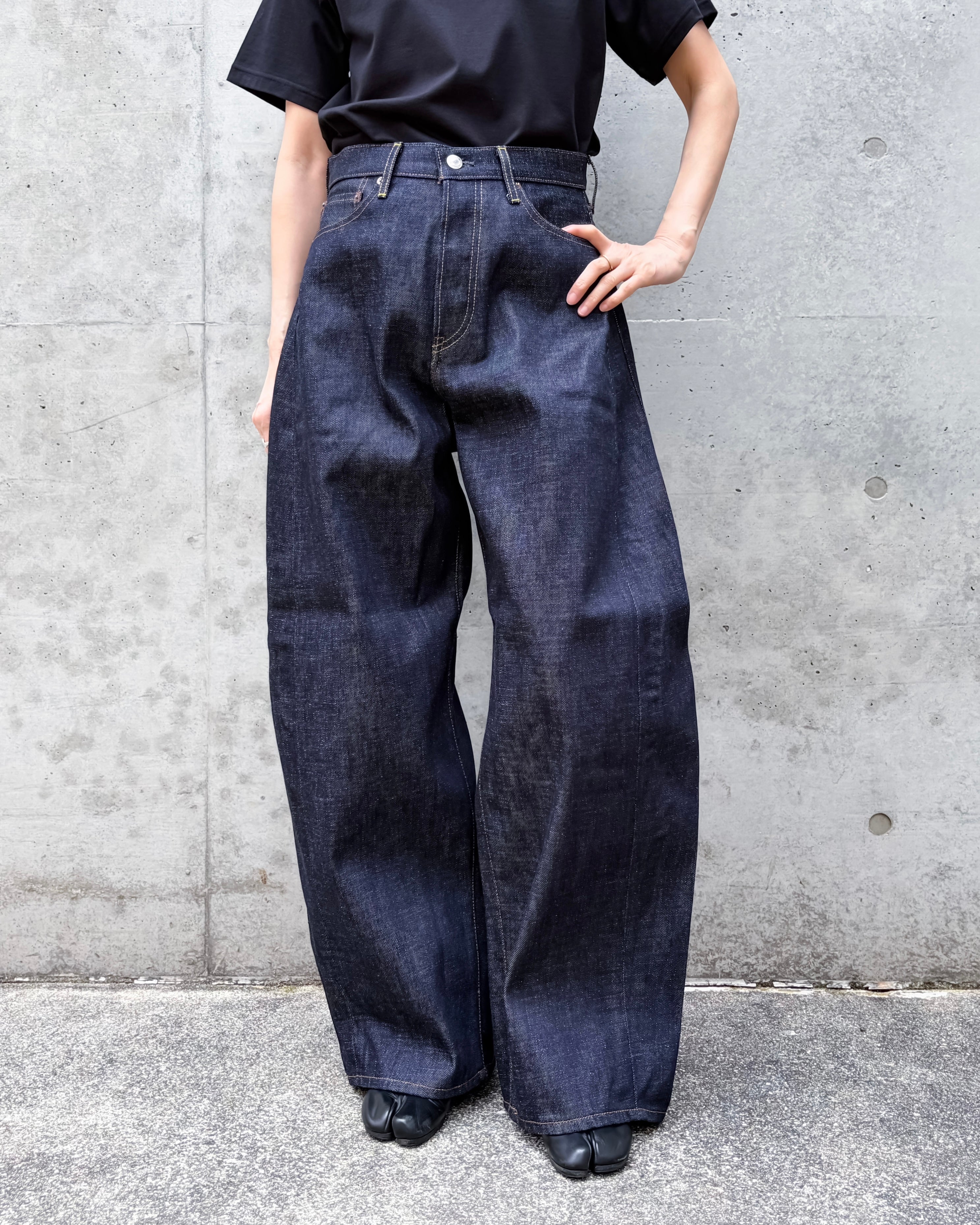 HYKE BARREL-LEG DENIM JEANS サイズ1 HYKE / BARREL-LEG DENIM JEANS / Original Blue / 13382 /