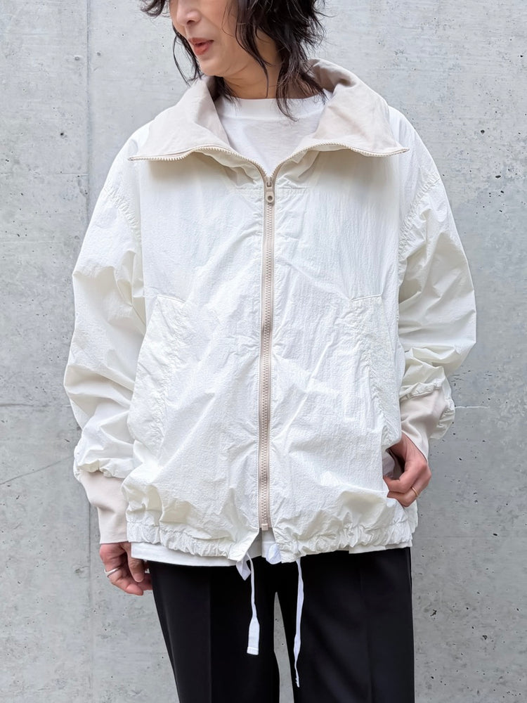KATHARINE HAMNETT / RECYCLE NYLON HIGHNECK JACKET / O.WHITE / KHSB-50