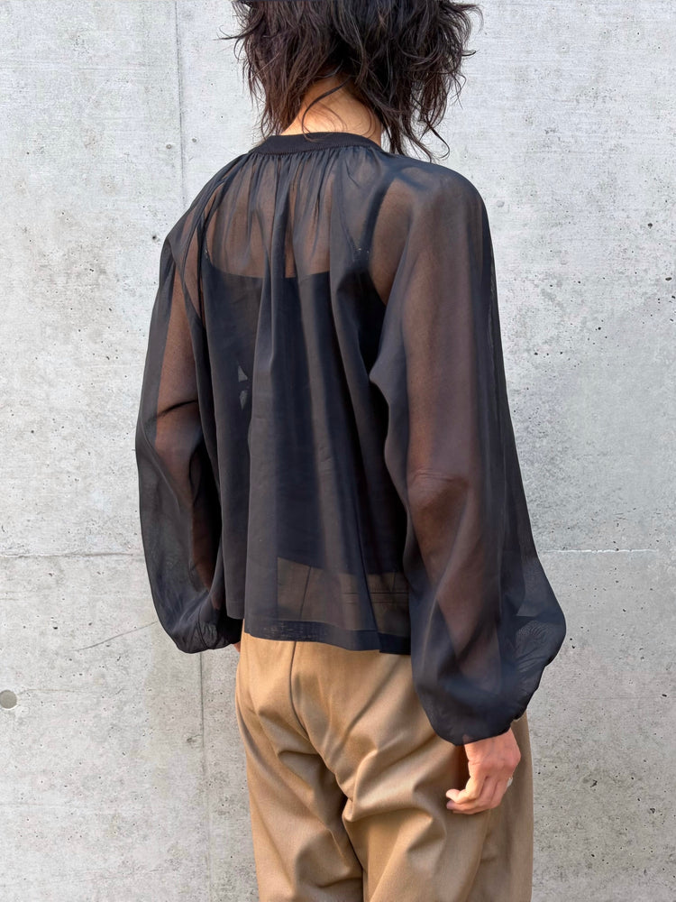 HYKE / COTTON VOILE SHIRRED BLOUSE / BLACK / 15267