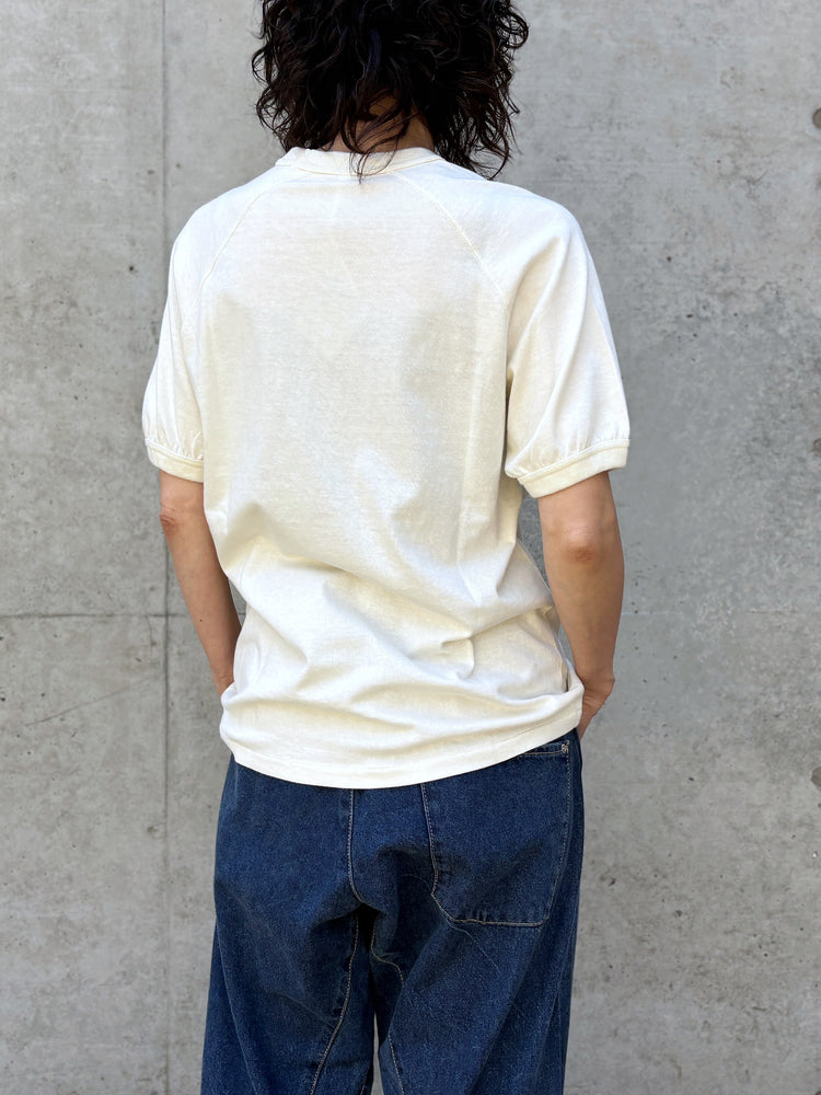 SOPHIE TALKS ABOUT THE WEATHER / VネックリンガーTシャツ / IVORY / COM-26S-CU06