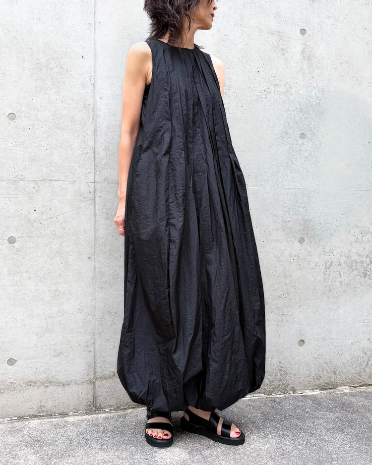 någonstans / tuck balloon dress / black / 470JA833-0271