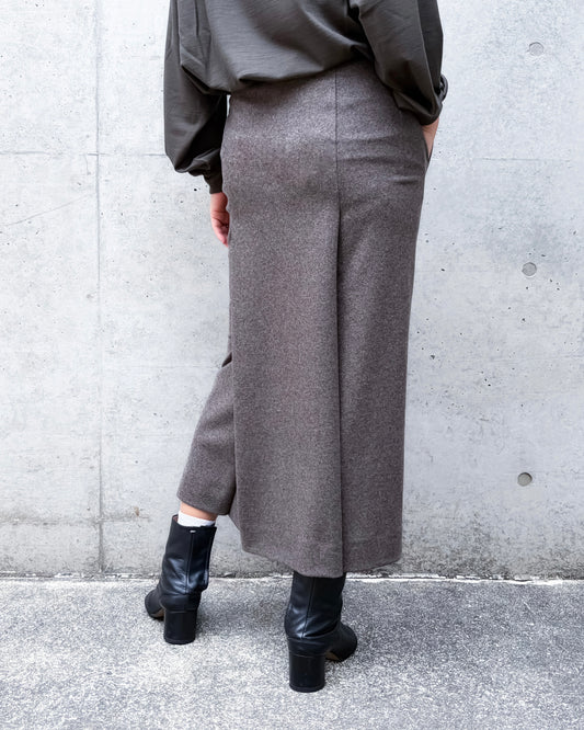 ATON / MERINO COLLEGE JERSEY | TUCKED STRAIGHT SKIRT / MOCHA / SKAGLW0307