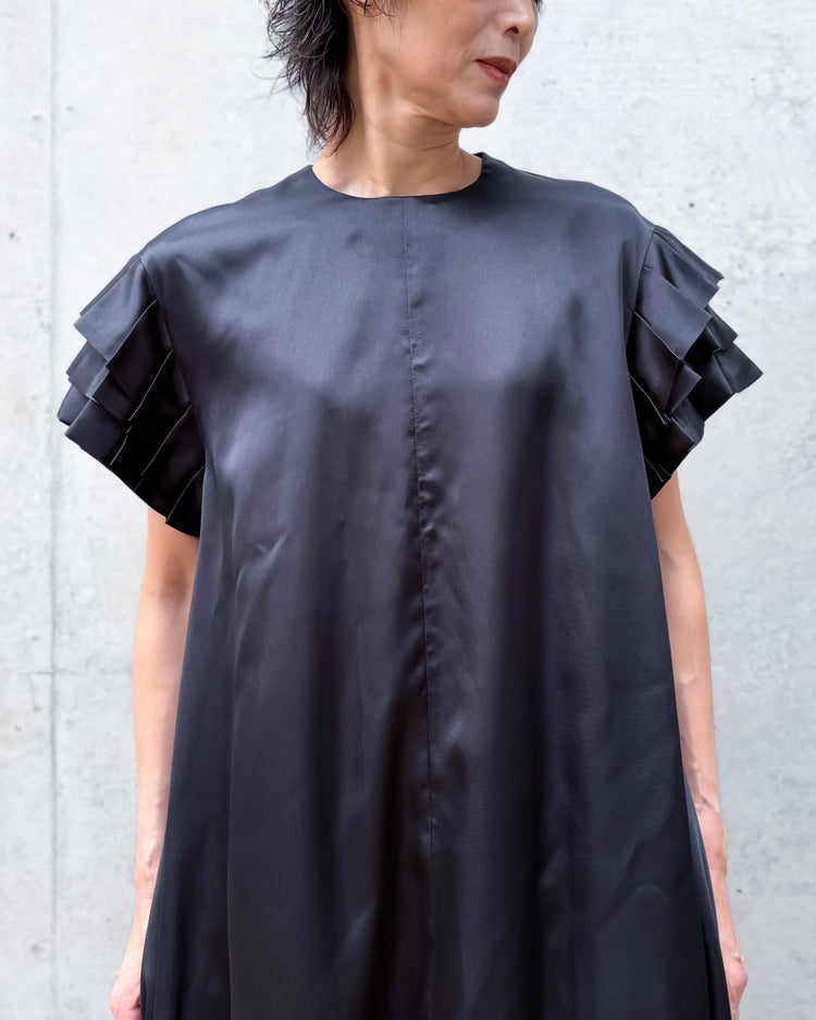 noir kei ninomiya / エステルサテン 袖プリーツ ワンピース / BLACK / 3R-O004