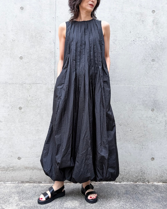 någonstans / tuck balloon dress / black / 470JA833-0271