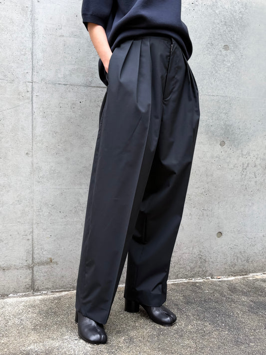 BOWTE / EXTRA FINE WORSTED TOROPICAL TUCKED RELAX WIDE PANTS / BLACK / 261-04-0002