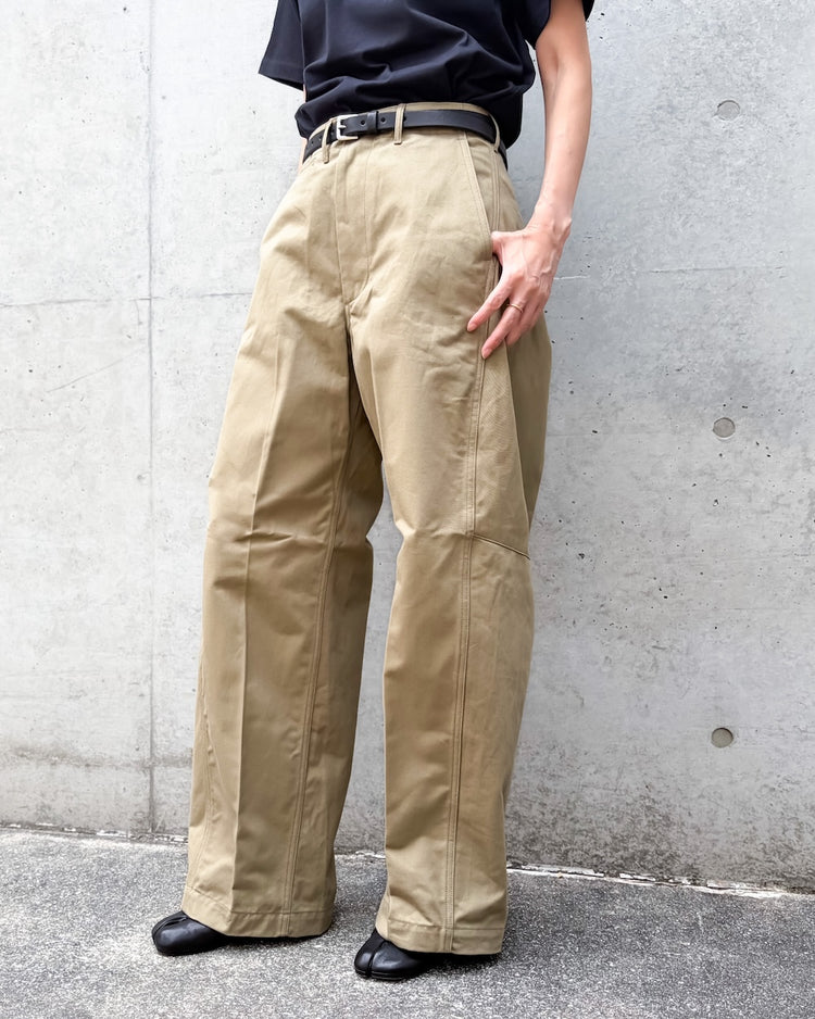 HYKE / BARREL LEG CHINO TROUSERS / KHAKI / 13348 /