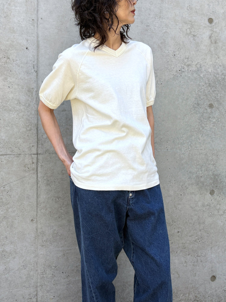 SOPHIE TALKS ABOUT THE WEATHER / VネックリンガーTシャツ / IVORY / COM-26S-CU06