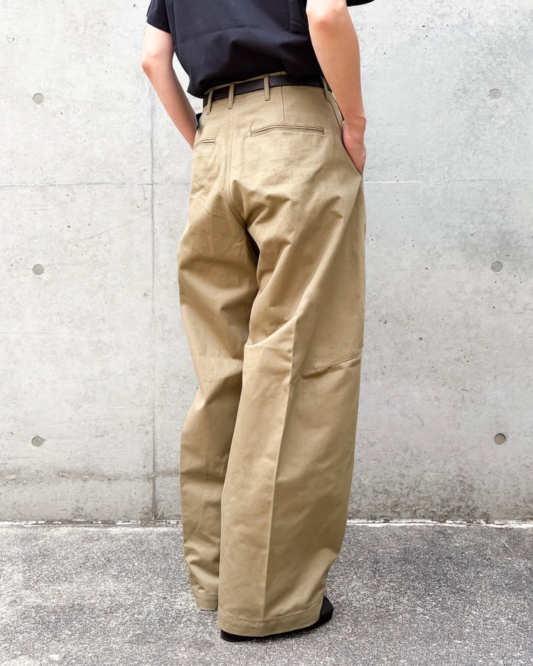HYKE / BARREL LEG CHINO TROUSERS / KHAKI / 13348 /