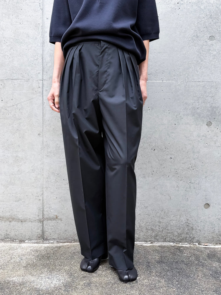 BOWTE / EXTRA FINE WORSTED TOROPICAL TUCKED RELAX WIDE PANTS / BLACK / 261-04-0002