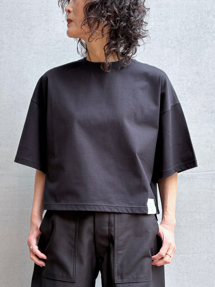 HYKE / CROPPED SHORT-SLV TEE BIG FIT / BLACK / 12438