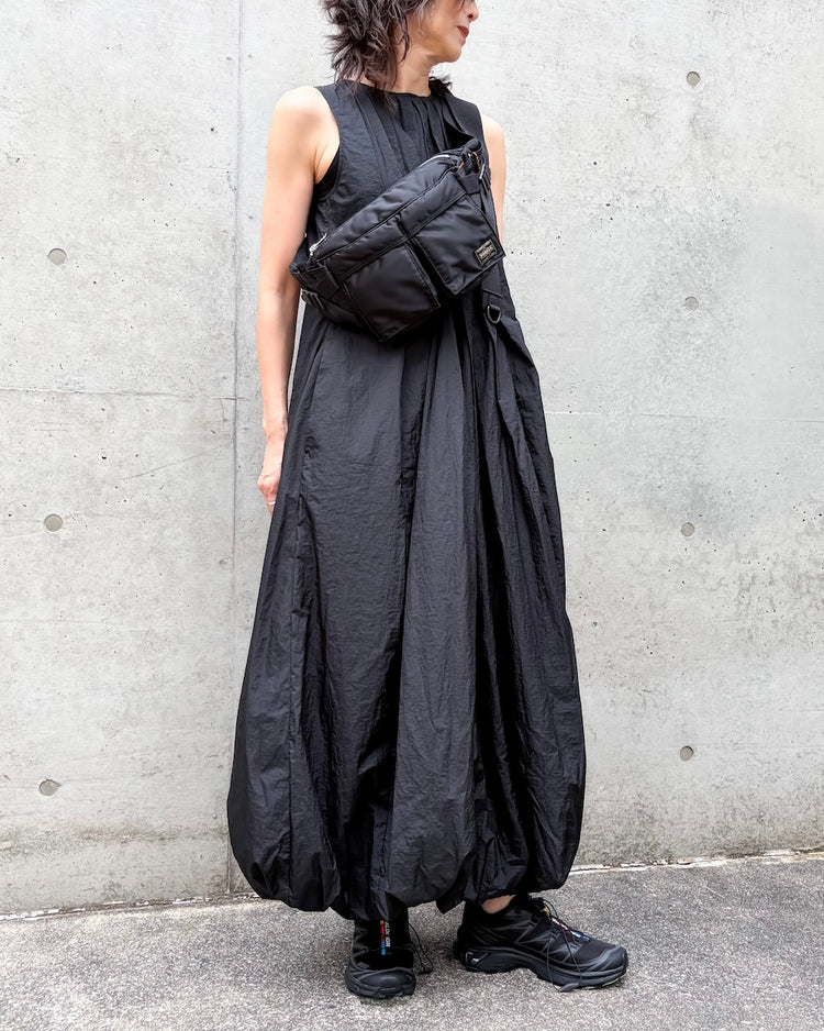 någonstans / tuck balloon dress / black / 470JA833-0271