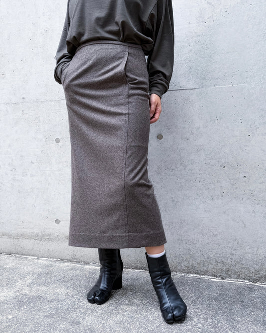 ATON / MERINO COLLEGE JERSEY | TUCKED STRAIGHT SKIRT / MOCHA / SKAGLW0307