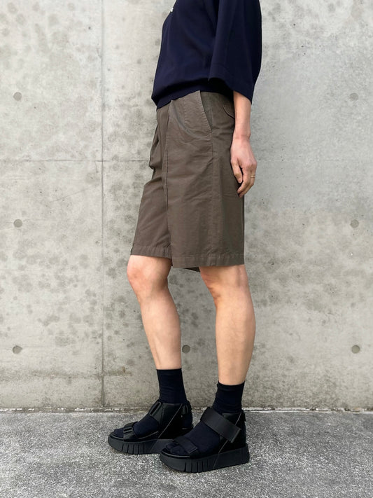 FARAH / GARMENT DYE PIN TUCK WIDE SHORTS / BROWN / FR0601-M4020