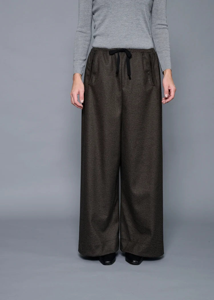COGTHEBIGSMOKE / ALISON TROUSERS / FLANNEL KNIT TWILL / TAUPE