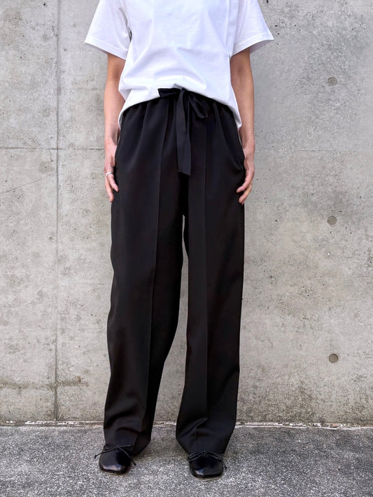 ASTRAET / ポリエステル イージー ワイドテーパードパンツ / BLACK / 54142360008