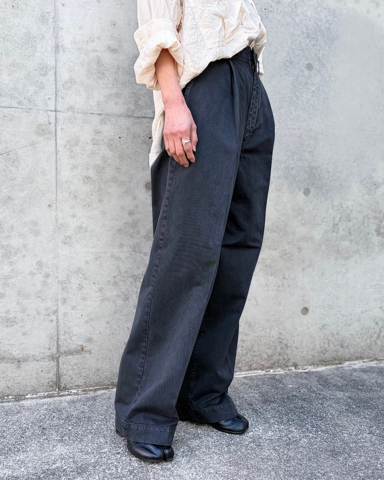 AURALEE / GARMENT-DYED FINX LIGHT CHINO ONE-TUCK WIDE PANTS / BLACK / A26SP05LF