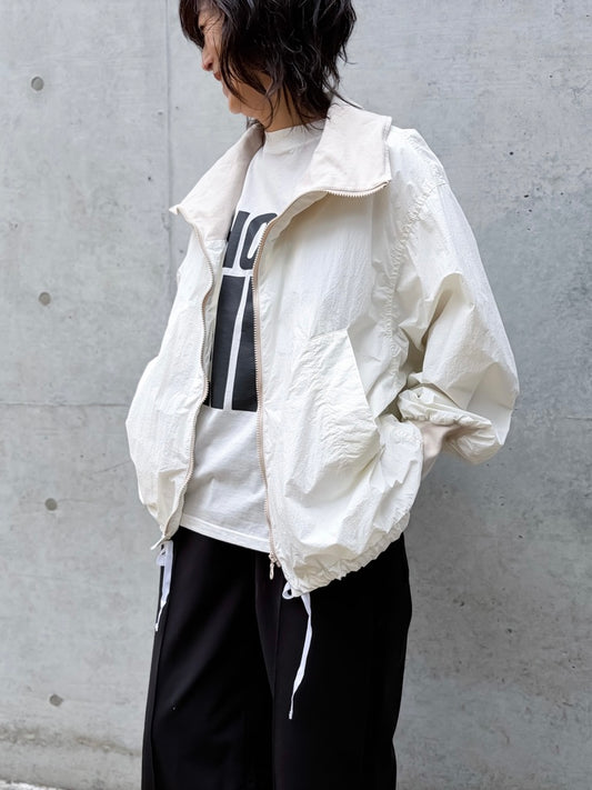 KATHARINE HAMNETT / RECYCLE NYLON HIGHNECK JACKET / O.WHITE / KHSB-50