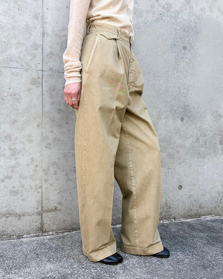 AURALEE / GARMENT-DYED FINX LIGHT CHINO ONE-TUCK WIDE PANTS / BEIGE / A26SP05LF