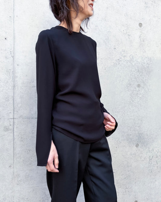 CINOH / MINIMAL SPLIT BLOUSE / BLACK / BF-ST-007
