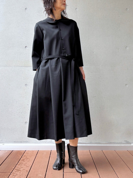 tao / ウールギャバ後染丸襟ウエスト紐ワンピース(プリーツ)/ BLACK / TC-O103