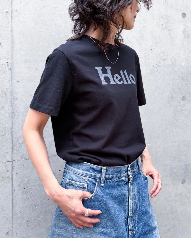 MADISONBLUE / HELLO CREW NECK TEE / BLACK / MB000-7001