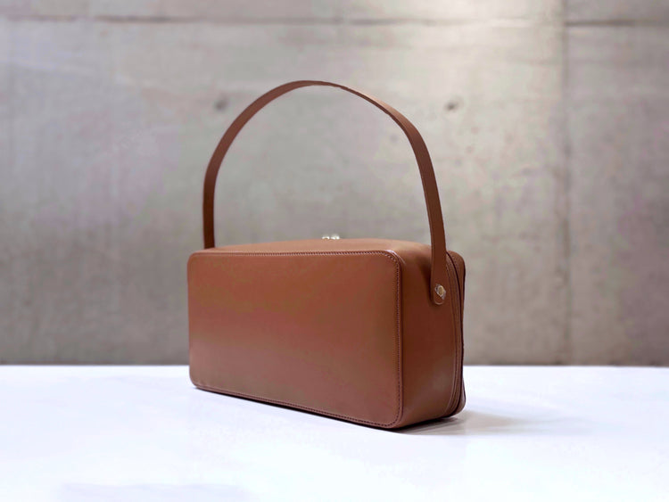 AURALEE / LEATHER SQUARE BAG MADE BY AETA / BROWN / A26SBO5AE