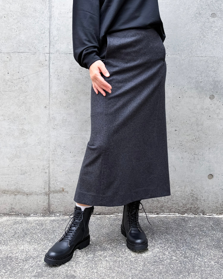 ATON / MERINO COLLEGE JERSEY | TUCKED STRAIGHT SKIRT / CHARCOAL / SKAGLW0307