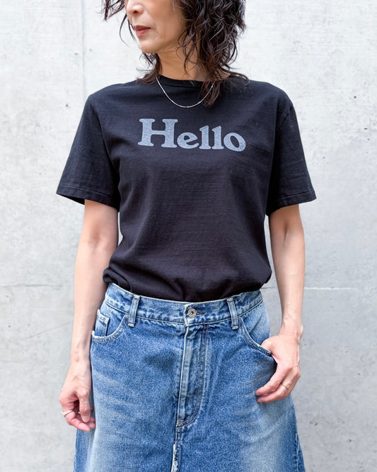 MADISONBLUE / HELLO CREW NECK TEE / BLACK / MB000-7001