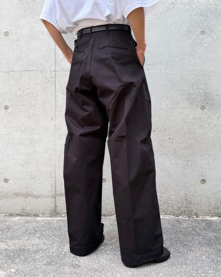 HYKE / BARREL LEG CHINO TROUSERS / BLACK / 13348 /