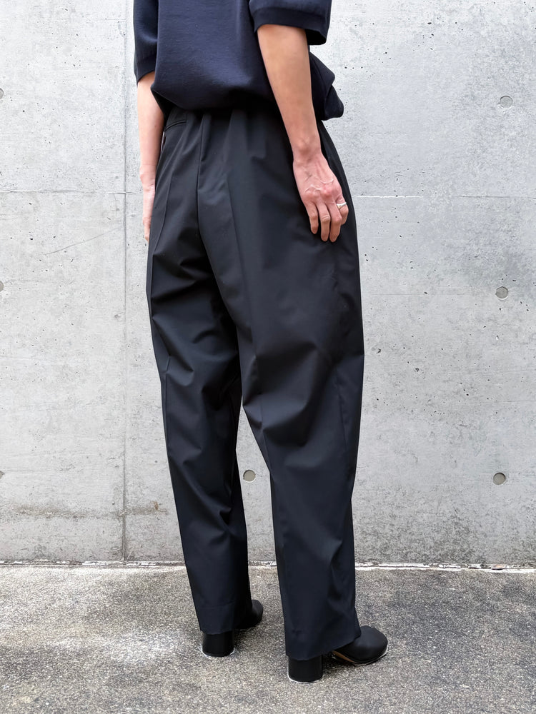 BOWTE / EXTRA FINE WORSTED TOROPICAL TUCKED RELAX WIDE PANTS / BLACK / 261-04-0002