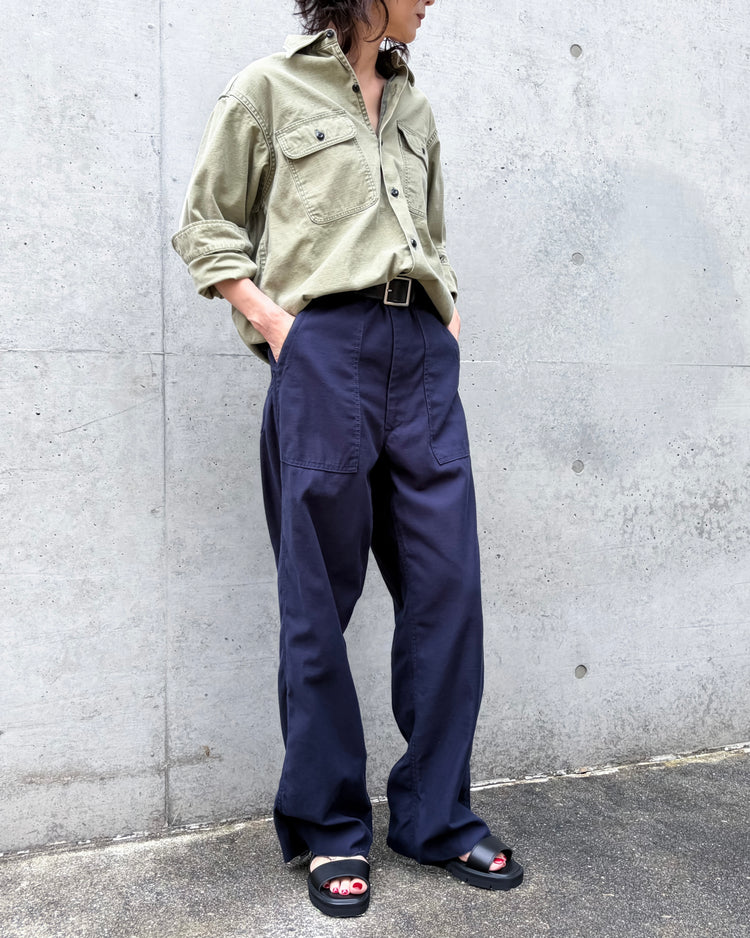 MADISONBLUE / HAMPTON BACK SATIN SHIRT / KHAKI / MB000-5005