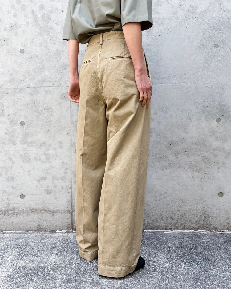 AURALEE / GARMENT-DYED FINX LIGHT CHINO ONE-TUCK WIDE PANTS / BEIGE / A26SP05LF