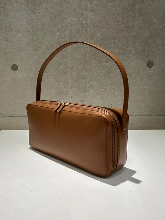 AURALEE / LEATHER SQUARE BAG MADE BY AETA / BROWN / A25ABO1AE