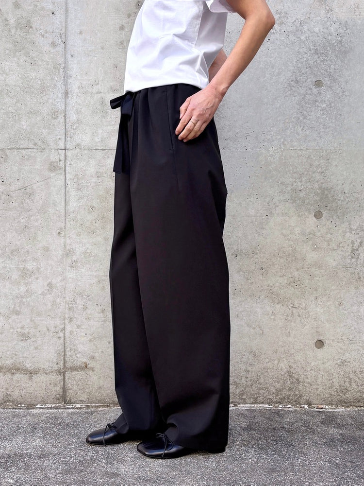 ASTRAET / ポリエステル イージー ワイドテーパードパンツ / BLACK / 54142360008