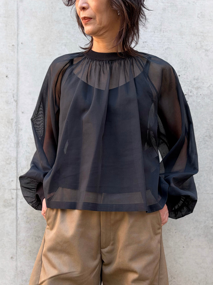 HYKE / COTTON VOILE SHIRRED BLOUSE / BLACK / 15267