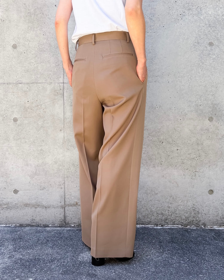 AURALEE / LIGHT WOOL MAX GABARDINE TWO-TUCK SLACKS / MOCHA BEIGE / A26AP06MG