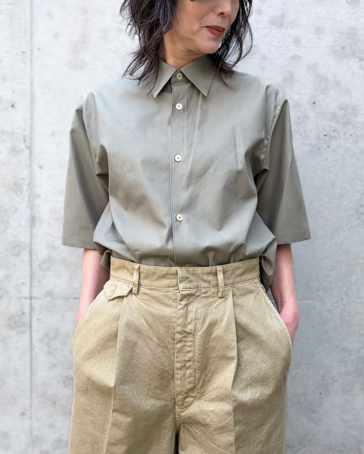 AURALEE / WASHED FINX TWILL HALF SLEEVED SHIRT / OLIVE / A26SS05TN