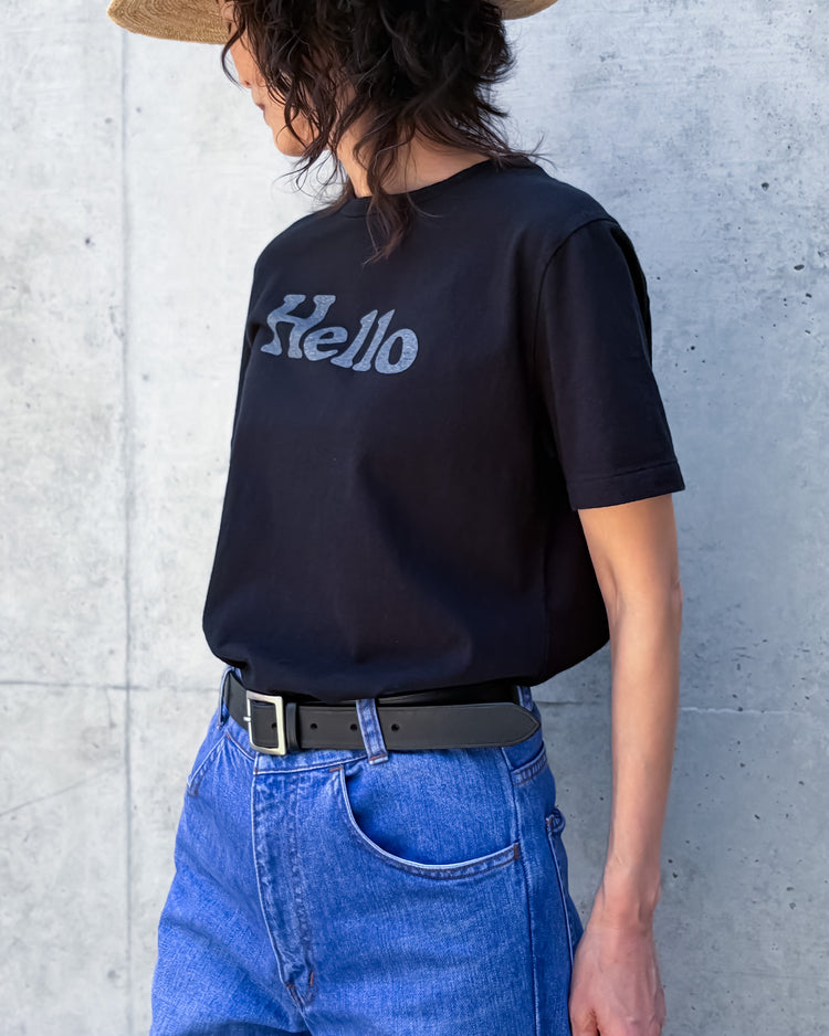 MADISONBLUE / HELLO CREW NECK TEE / BLACK / MB000-7001