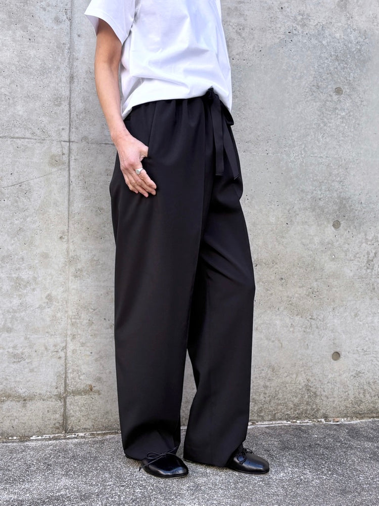 ASTRAET / ポリエステル イージー ワイドテーパードパンツ / BLACK / 54142360008