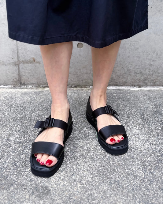 beautiful shoes / ONE-STRAP SANDALS / BLACK / BSS2512018