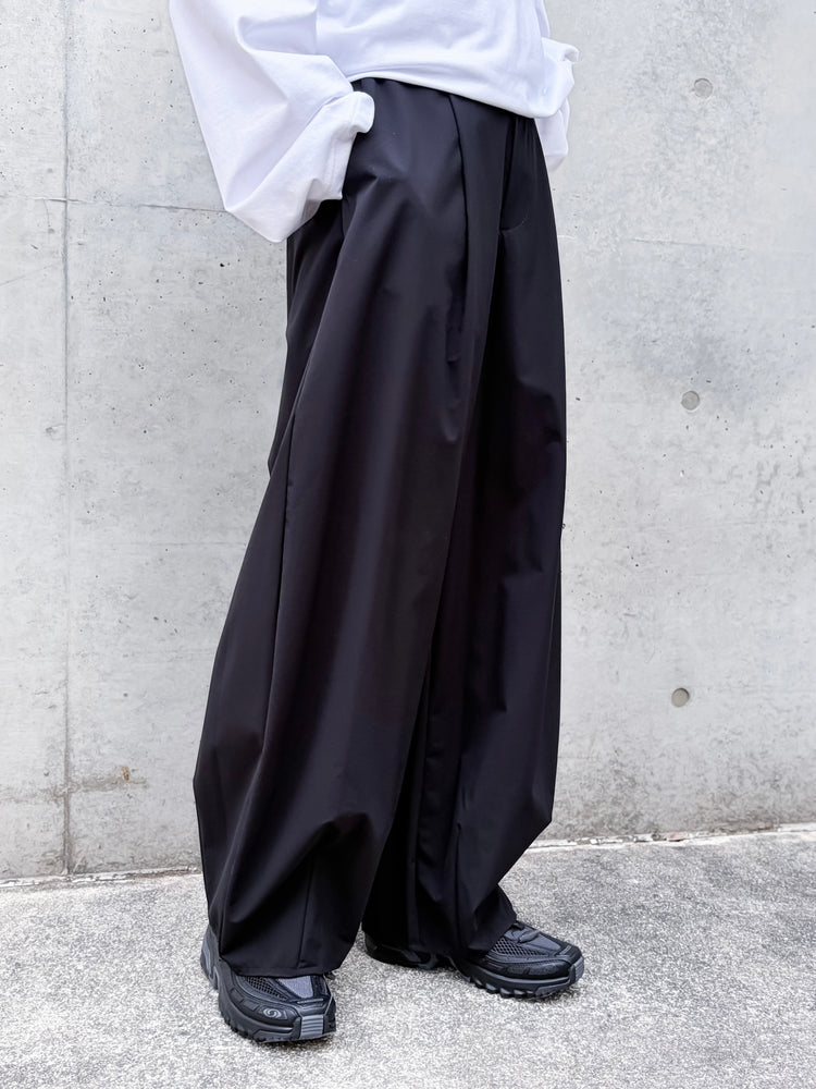 någonstans / wide cocoon parachute pants / Black / 470JS131-0381