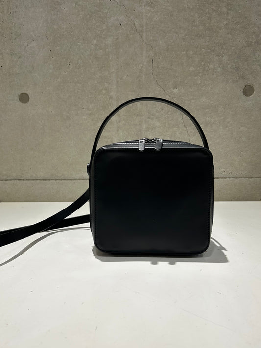 AURALEE / LEATHER SHOULDER BAG MADE BY AETA / BLACK / A25AB03AE