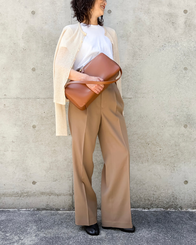 AURALEE / LIGHT WOOL MAX GABARDINE TWO-TUCK SLACKS / MOCHA BEIGE / A26AP06MG