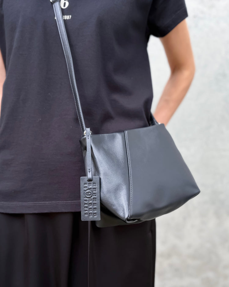 MM⑥ Maison Margiela / Folded J Shoulder Bag / black / SB5ZH0032P8805