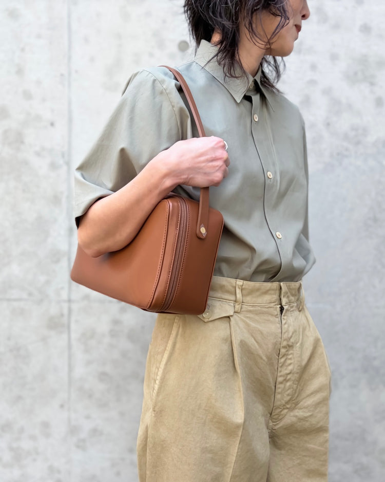 AURALEE / LEATHER SQUARE BAG MADE BY AETA / BROWN / A26SBO5AE