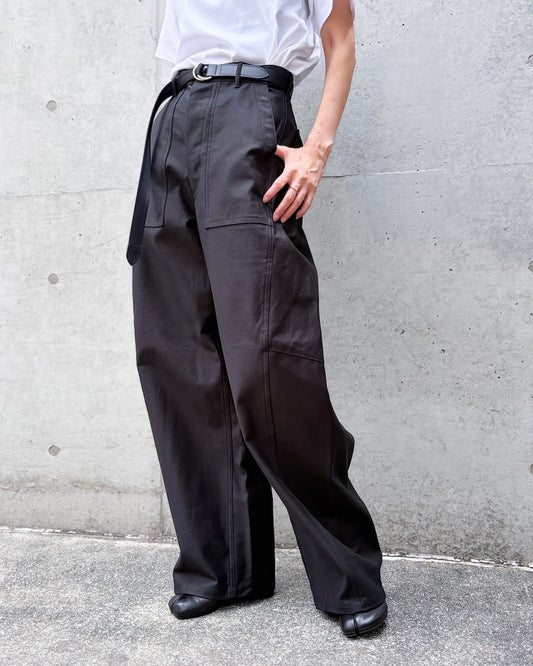 HYKE / BACK SATIN BARREL-LEG PANTS / BLACK / 13412 /