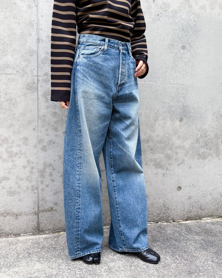 HYKE / BARREL-LEG DENIM JEANS / Used Wash Blue / 13382