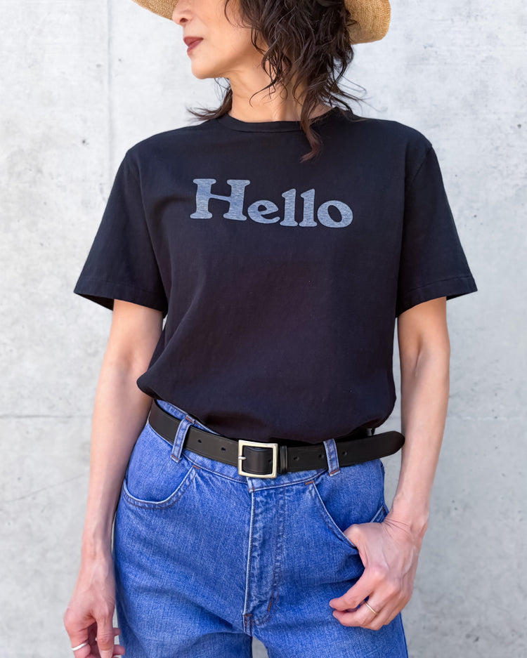 MADISONBLUE / HELLO CREW NECK TEE / BLACK / MB000-7001