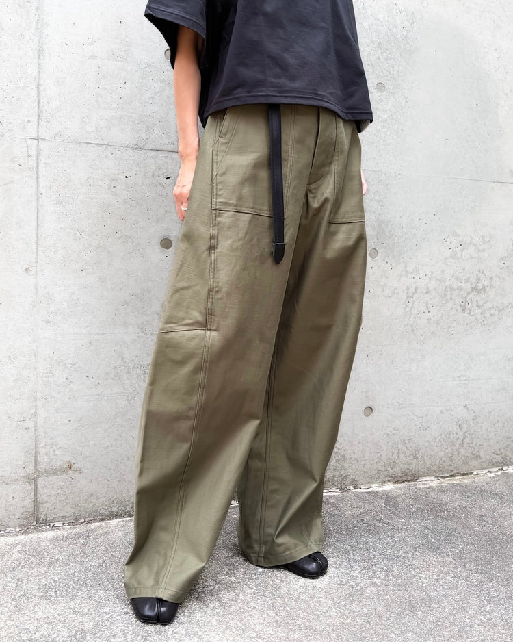 HYKE / BACK SATIN BARREL-LEG PANTS / OLIVE DRAB / 13412 /